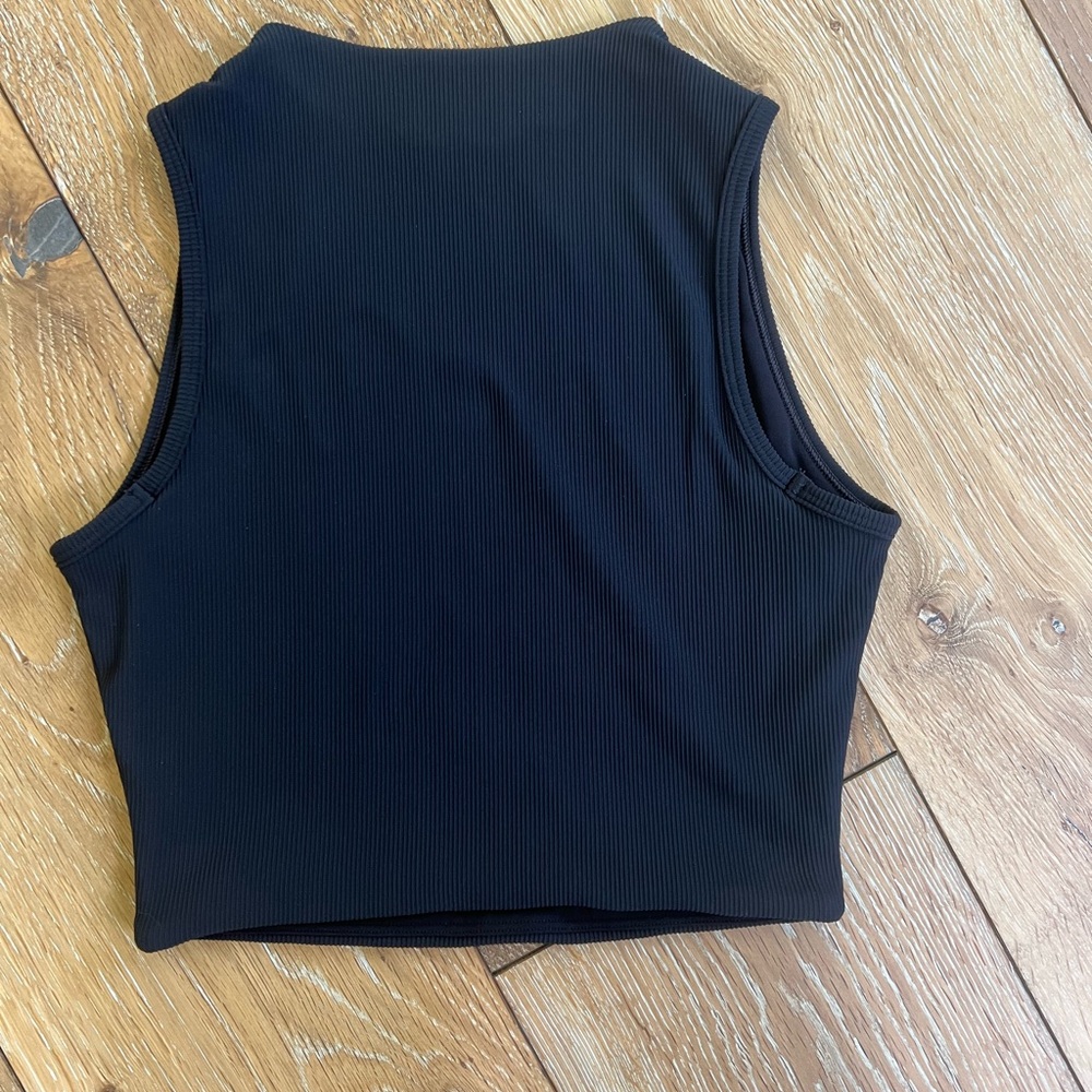 EUC SPANX Contour Rib Mock Neck Crop Top - Picture 4 of 7